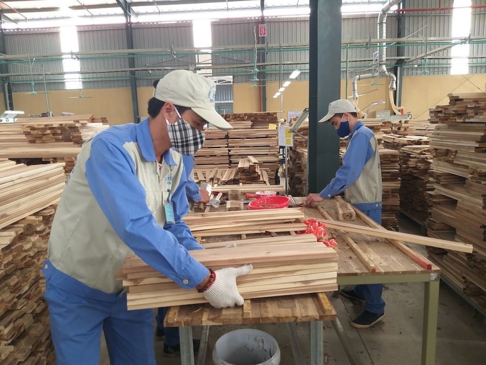 Wooden furniture manufacturers seek opportunities in the UAE