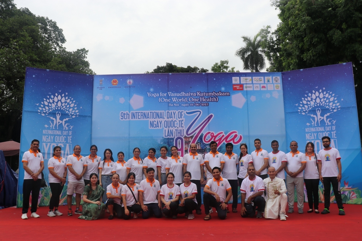 over 1,000 perform yoga in hanoi on international festive day picture 13