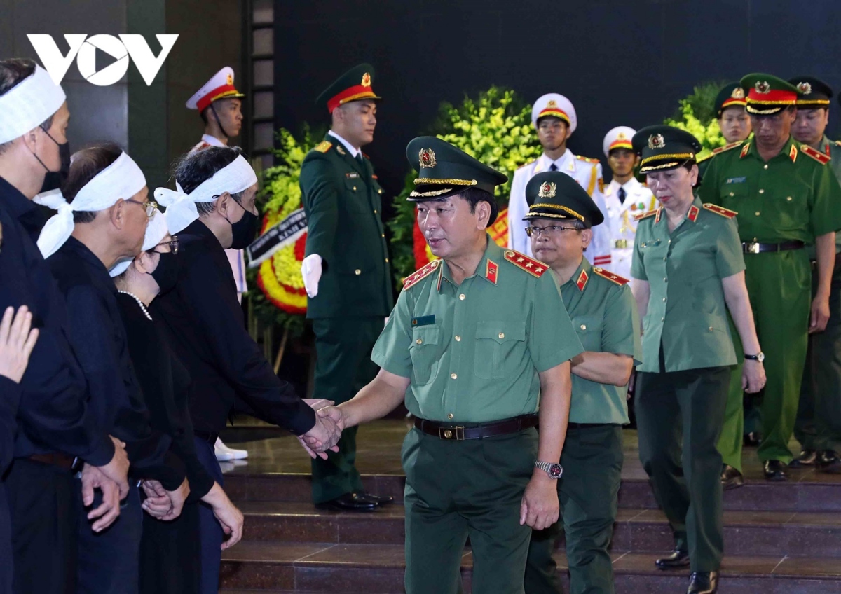 tổ chức trang trọng lễ viếng và truy điệu nguyên phó thủ tướng nguyễn khánh hình ảnh 12 to chuc trang trong le vieng va truy dieu nguyen pho thu tuong nguyen khanh hinh anh 12