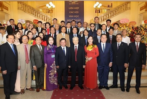 party chief praises 75-year achievements of vietnamese artists picture 1