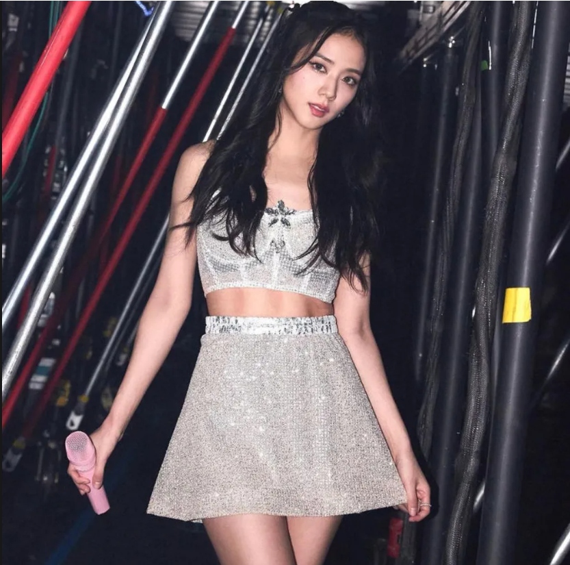Jisoo BLACKPINK debut kiểu tóc mới là công chúa của DIOR tại Paris Fashion  Show  BlogAnChoi