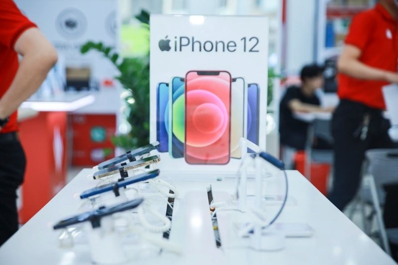 gia iphone 12 tiep tuc giam sau tai viet nam hinh anh 2