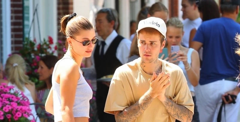 Vợ chồng Justin Bieber - Hailey Baldwin vui vẻ đi ăn trưa cùng bạn bè