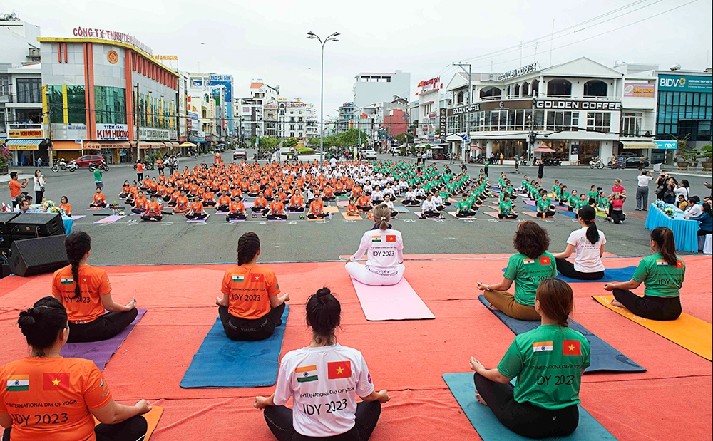 international yoga day takes place in an giang picture 1