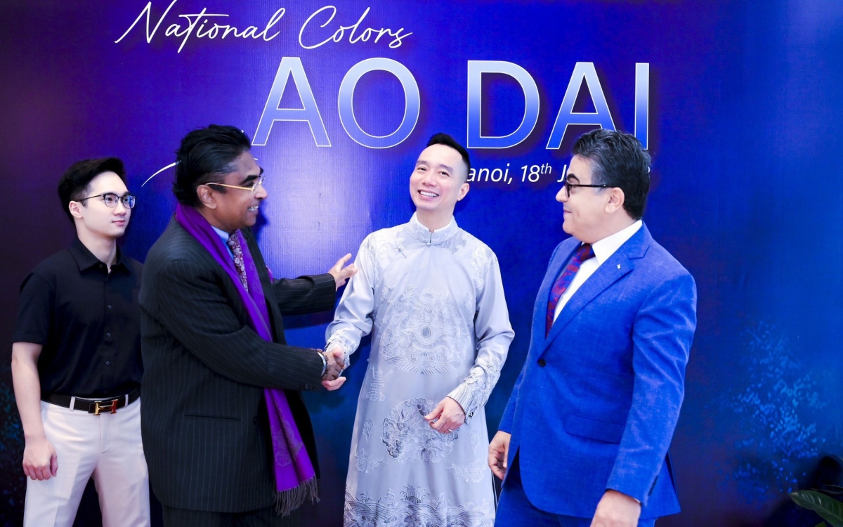 foreign ambassadors hit catwalk for ao dai fashion show picture 1