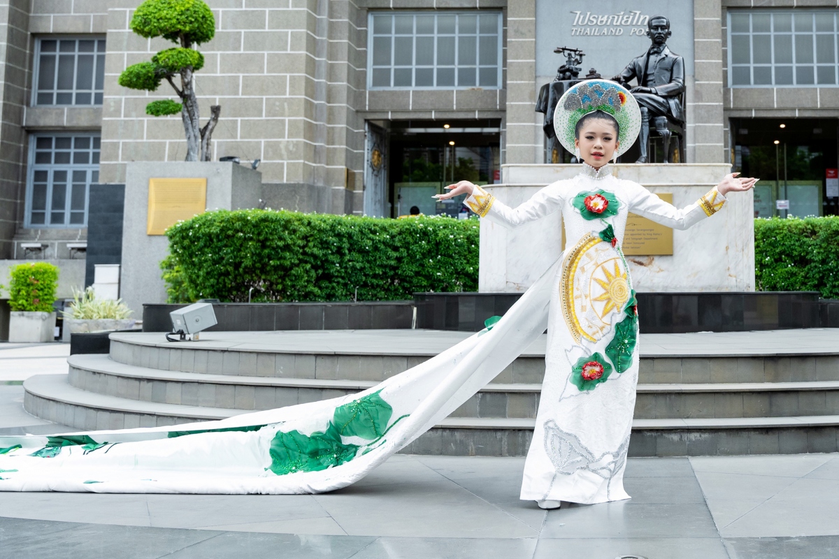 record setting vietnamese ao dai introduced in thailand picture 1
