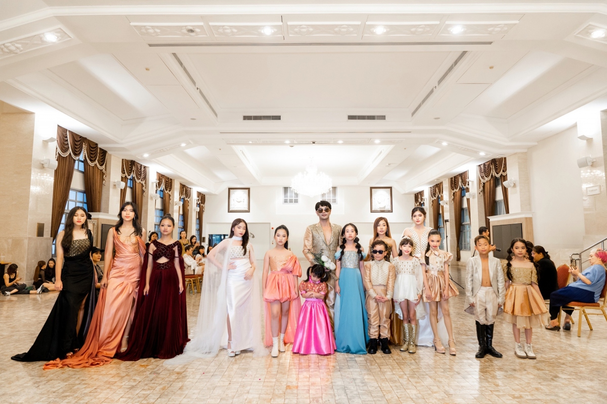 record setting vietnamese ao dai introduced in thailand picture 8