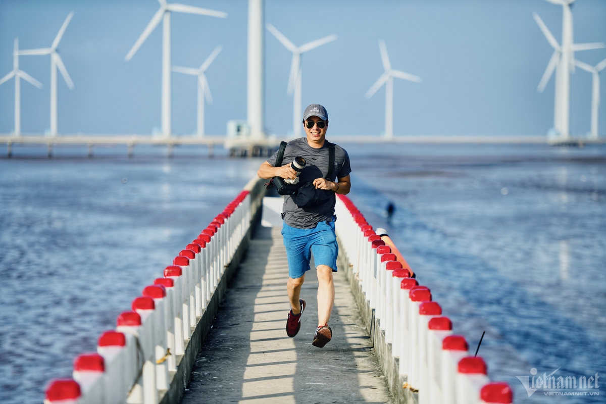 discovering wind farm as new tourist spot in bac lieu province picture 10