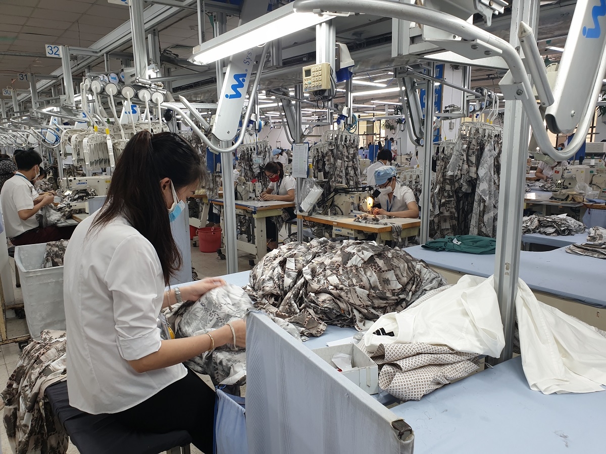 Bảo vệ người lao động không rơi vào đói nghèo