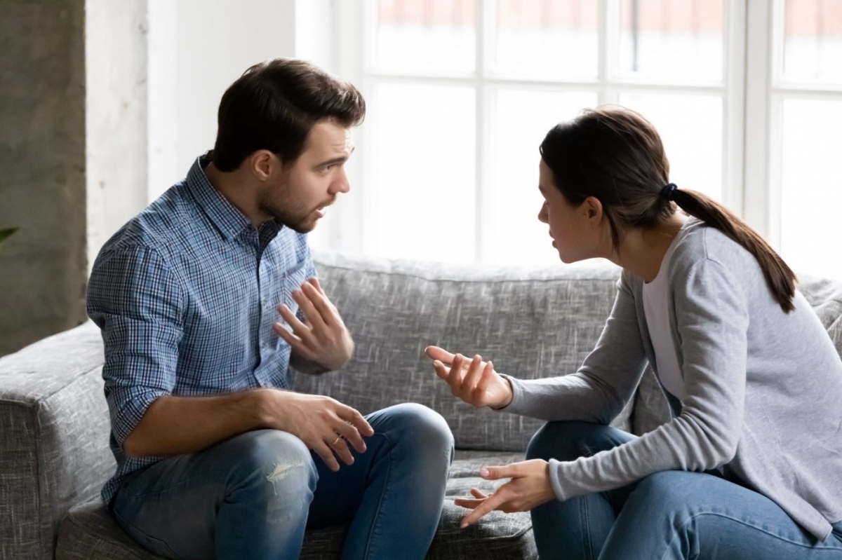 Bất mãn vì chuyện chia đất, anh trai luôn gây sức ép với vợ chồng tôi