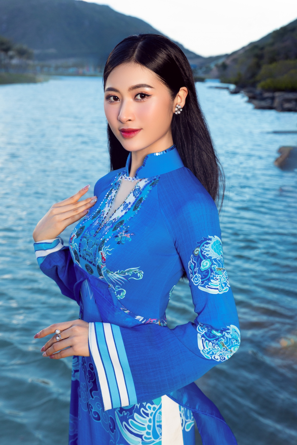 dan thi sinh miss world vietnam 2023 khoe sac trong bo anh ao dai hinh anh 11