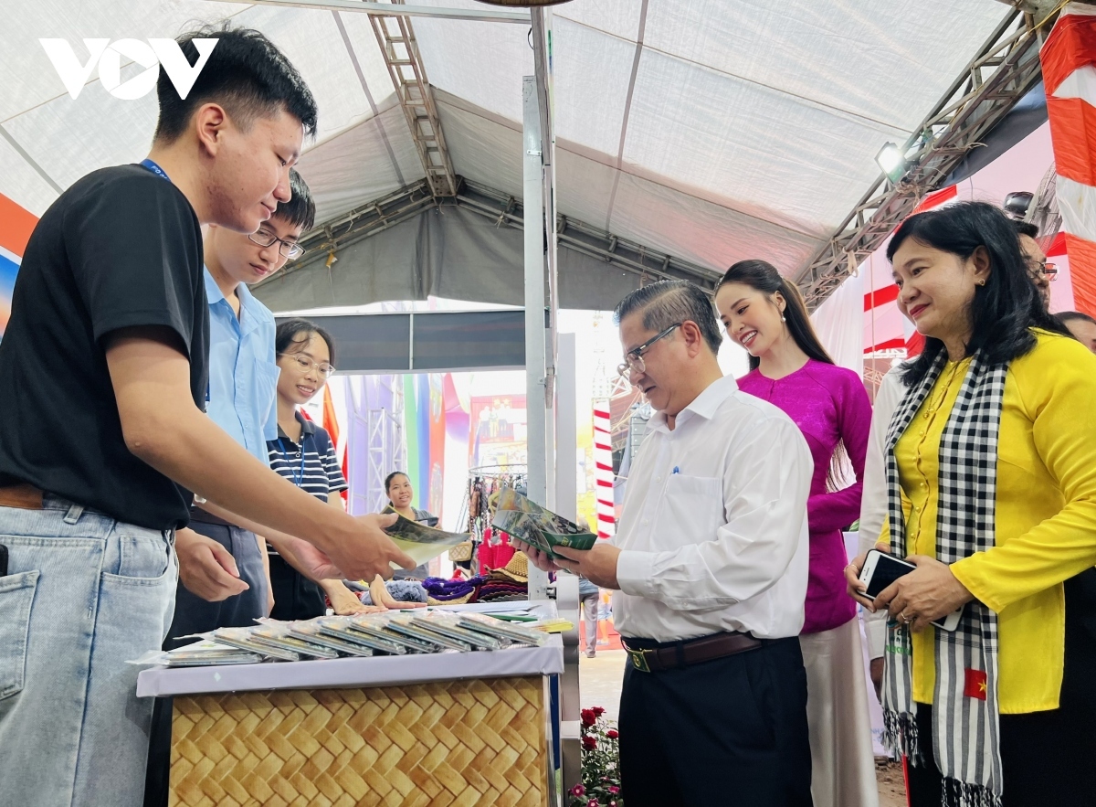 cai rang floating market festival features exciting lineup of activities picture 8