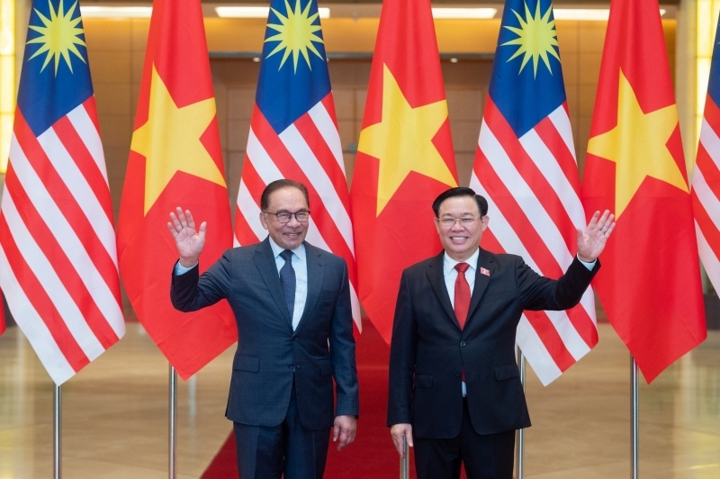 Chủ tịch Quốc hội Vương Đình Huệ hội kiến Thủ tướng Malaysia Anwar Ibrahim