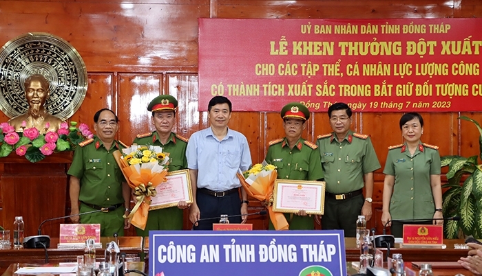 Đồng Tháp khen thưởng lực lượng bắt giữ đối tượng cướp tài sản
