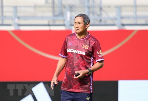 mai duc chung, the oldest coach in world cup history picture 1
