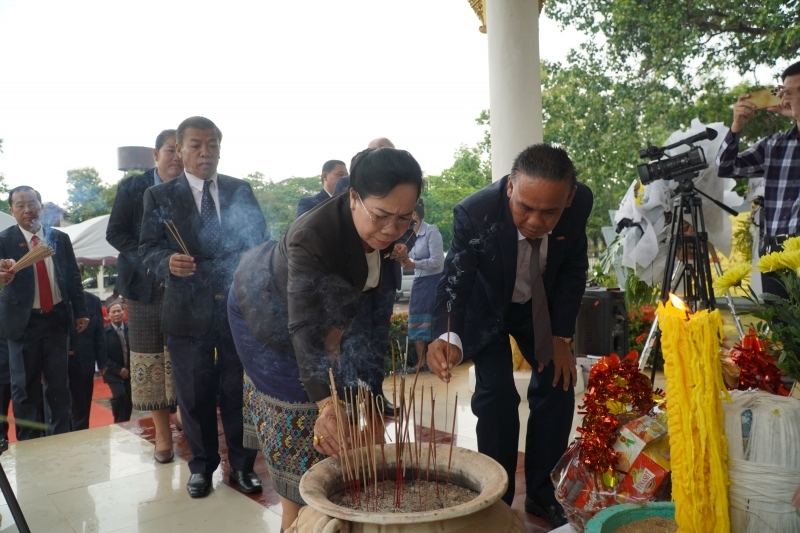 dang huong tuong niem cac anh hung liet si tai lao hinh anh 1