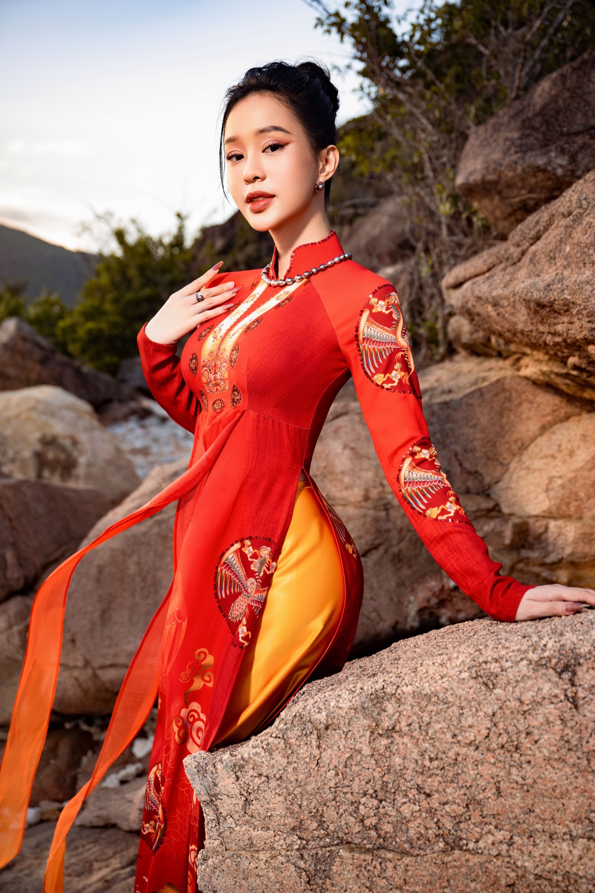 dan thi sinh miss world vietnam 2023 khoe sac trong bo anh ao dai hinh anh 1