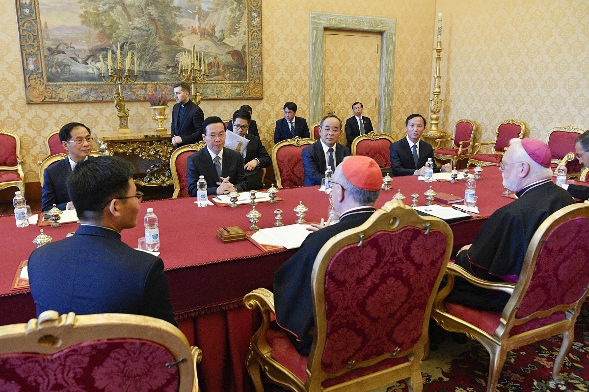 vietnamese president visits the vatican, meets with pope francis, cardinal pietro parol picture 3