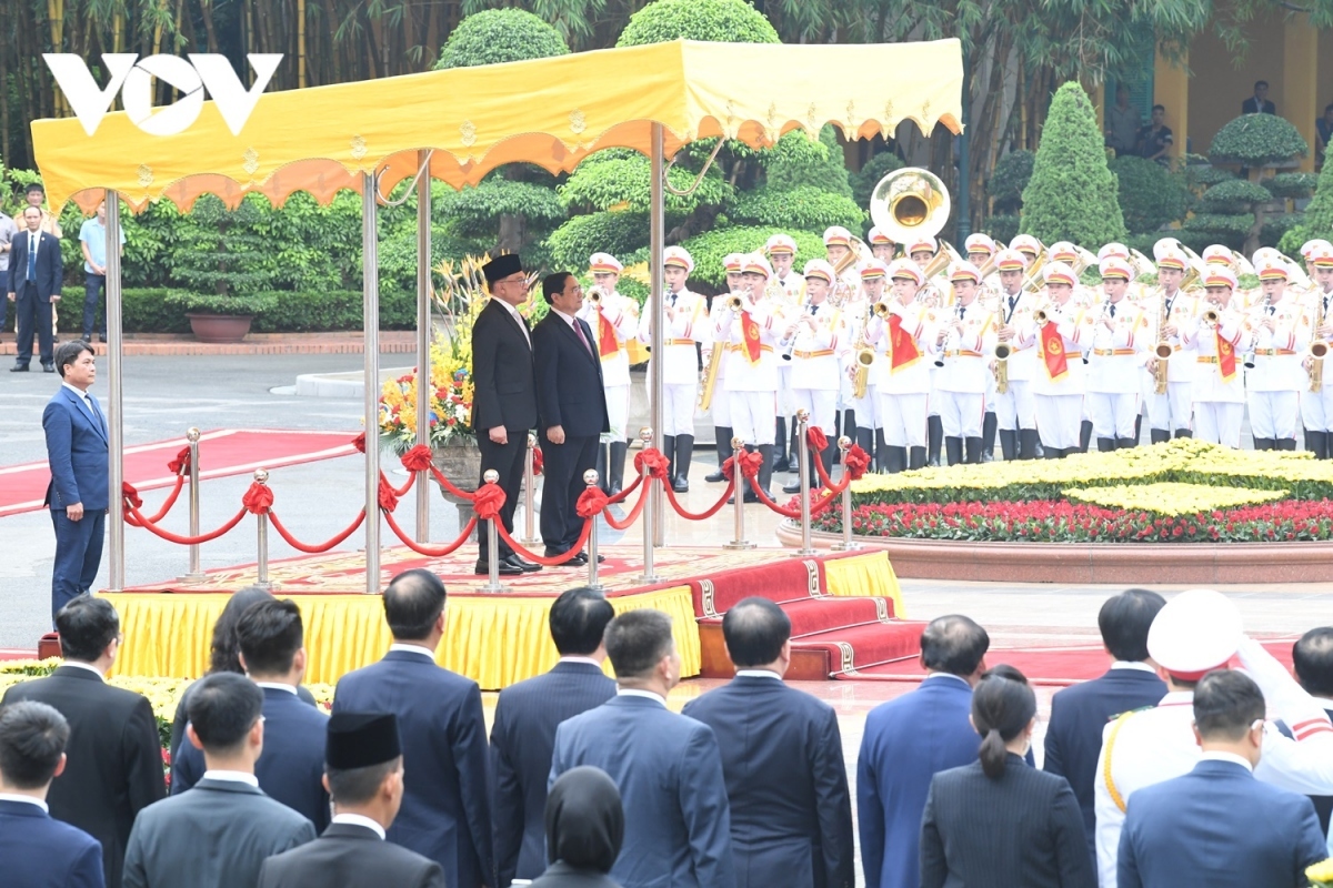 pm chinh hosts welcome ceremony for malaysian counterpart picture 1 pm chinh hosts welcome ceremony for malaysian counterpart picture 1