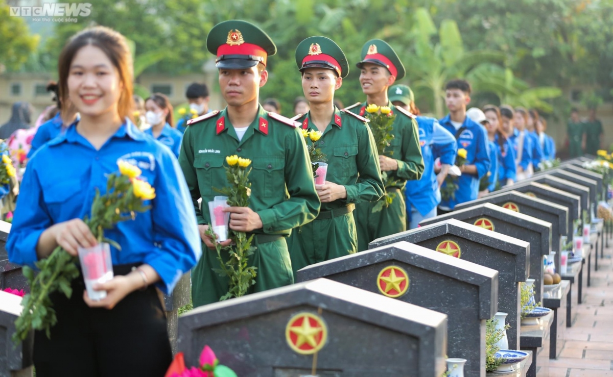 candle-lighting ceremony held in tribute to heroic martyrs picture 1