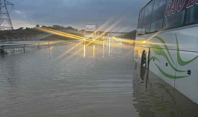 Kiểm điểm trách nhiệm tập thể, cá nhân vì để cao tốc Phan Thiết - Dầu Giây ngập nặng