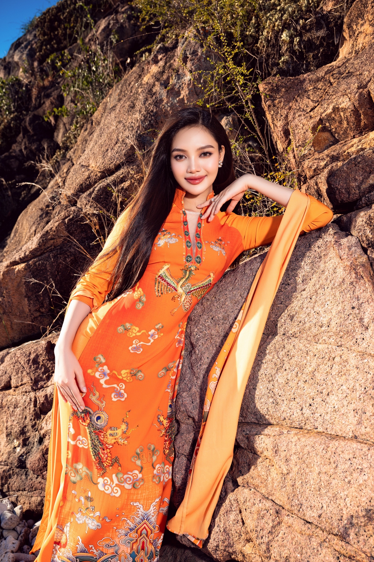 dan thi sinh miss world vietnam 2023 khoe sac trong bo anh ao dai hinh anh 6