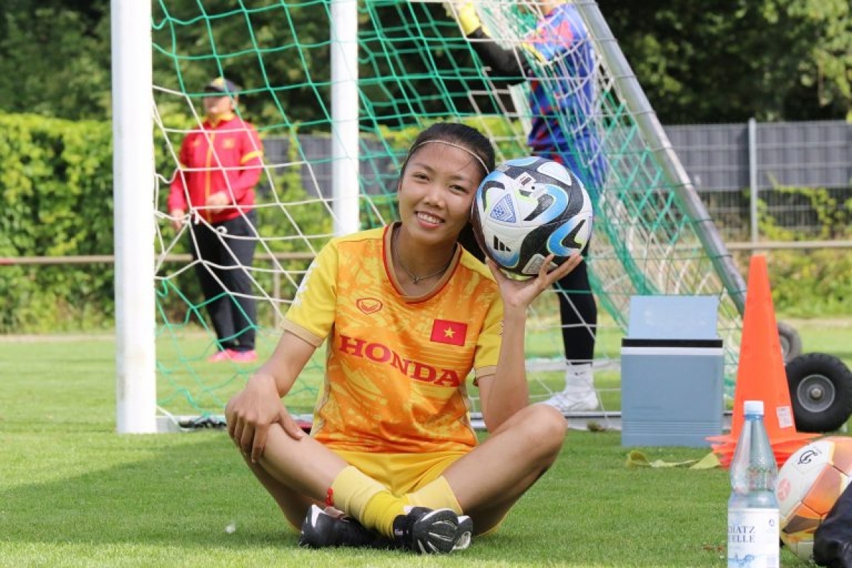 afc honours two vietnamese footballers ahead of women s world cup campaign picture 1