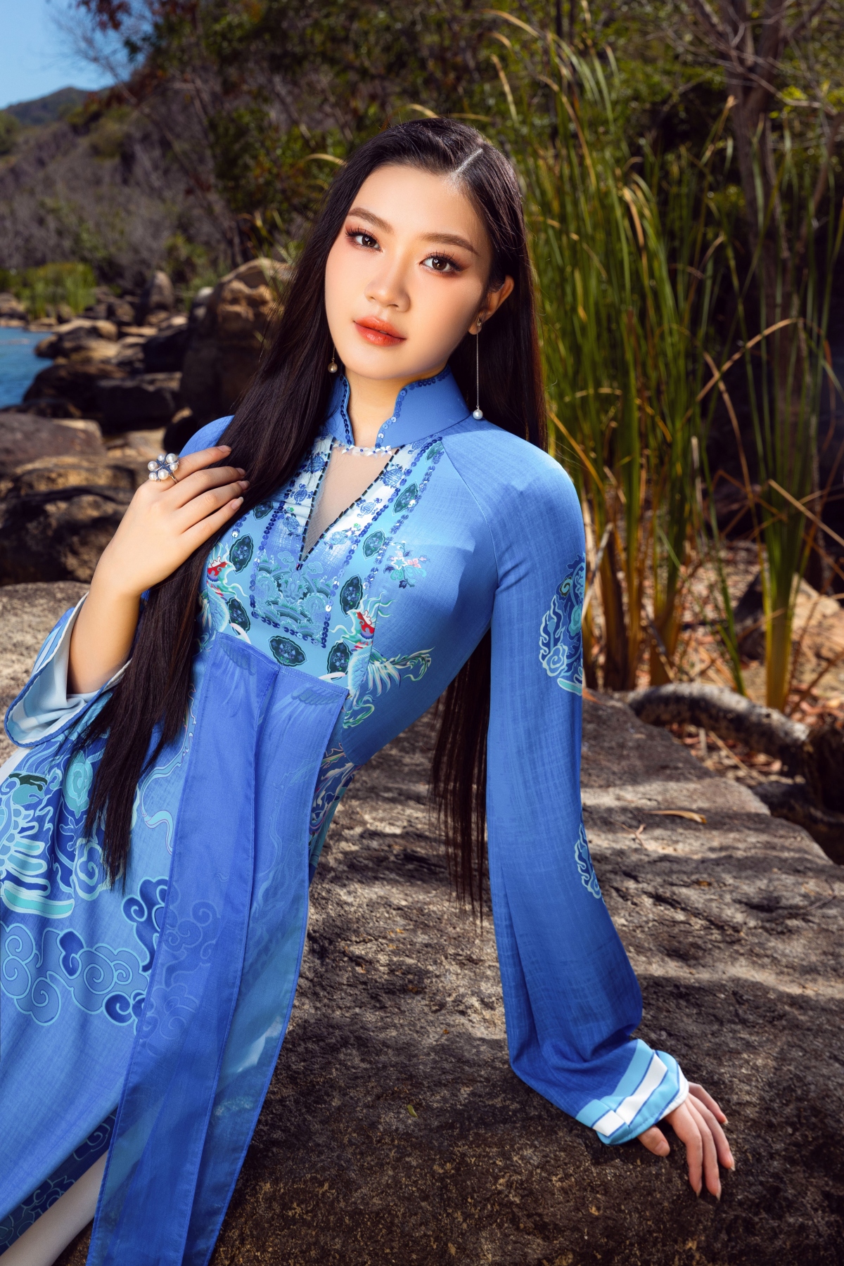 dan thi sinh miss world vietnam 2023 khoe sac trong bo anh ao dai hinh anh 5