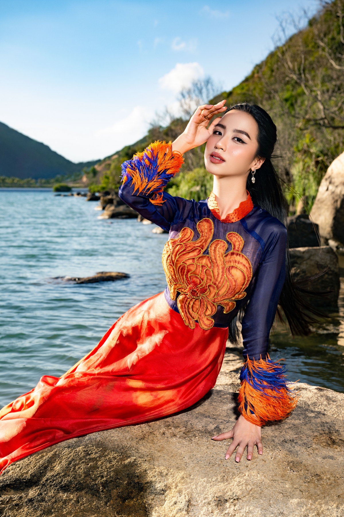 dan thi sinh miss world vietnam 2023 khoe sac trong bo anh ao dai hinh anh 4