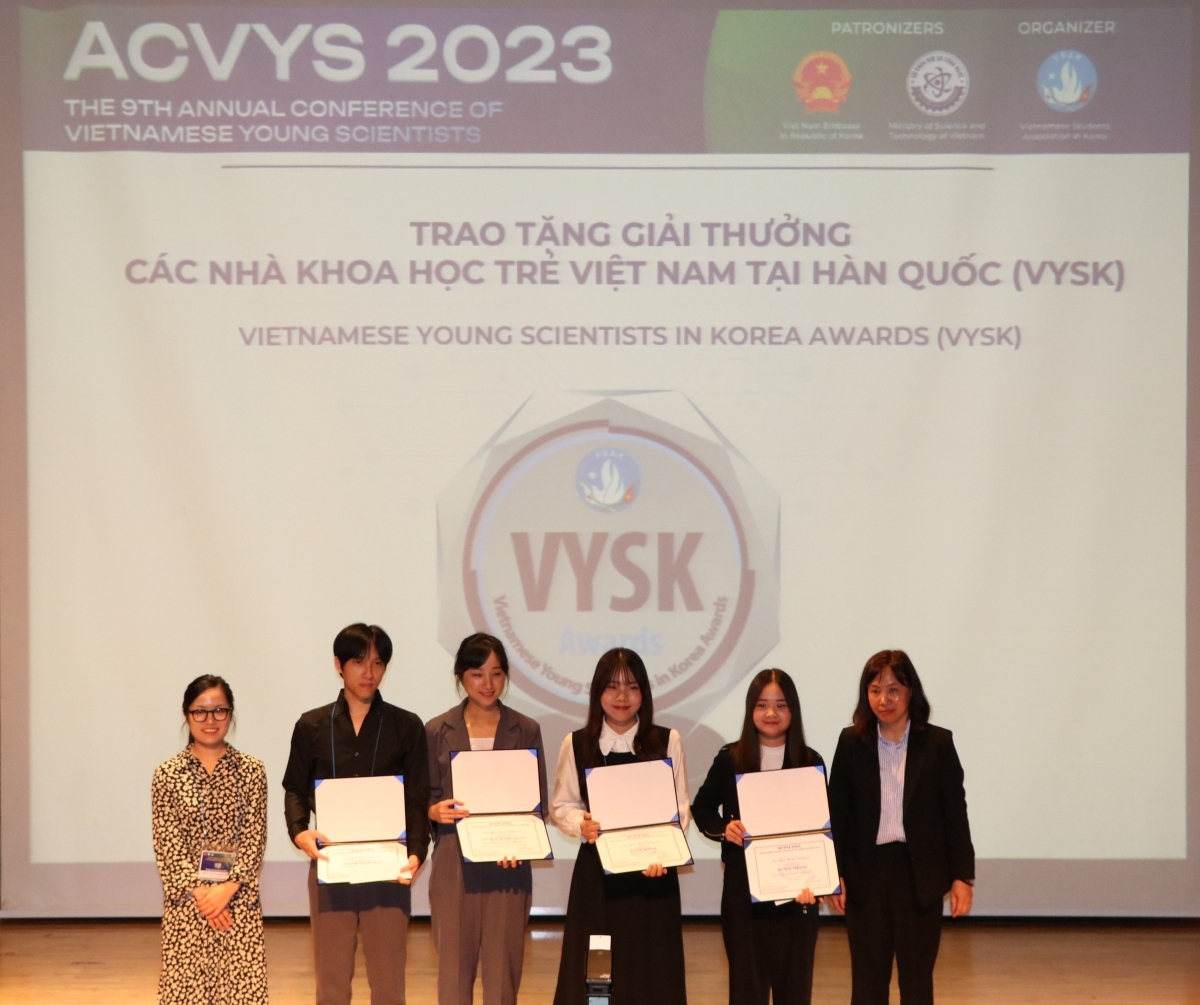 young vietnamese scientists in rok honoured for outstanding research picture 1