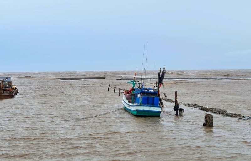 Hai tàu cá chìm, 11 thuyền viên được cứu vớt kịp thời