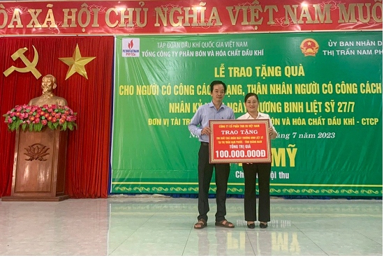 chuoi hoat dong Den on dap nghia nhan ki niem 76 nam ngay thuong binh-liet si hinh anh 5