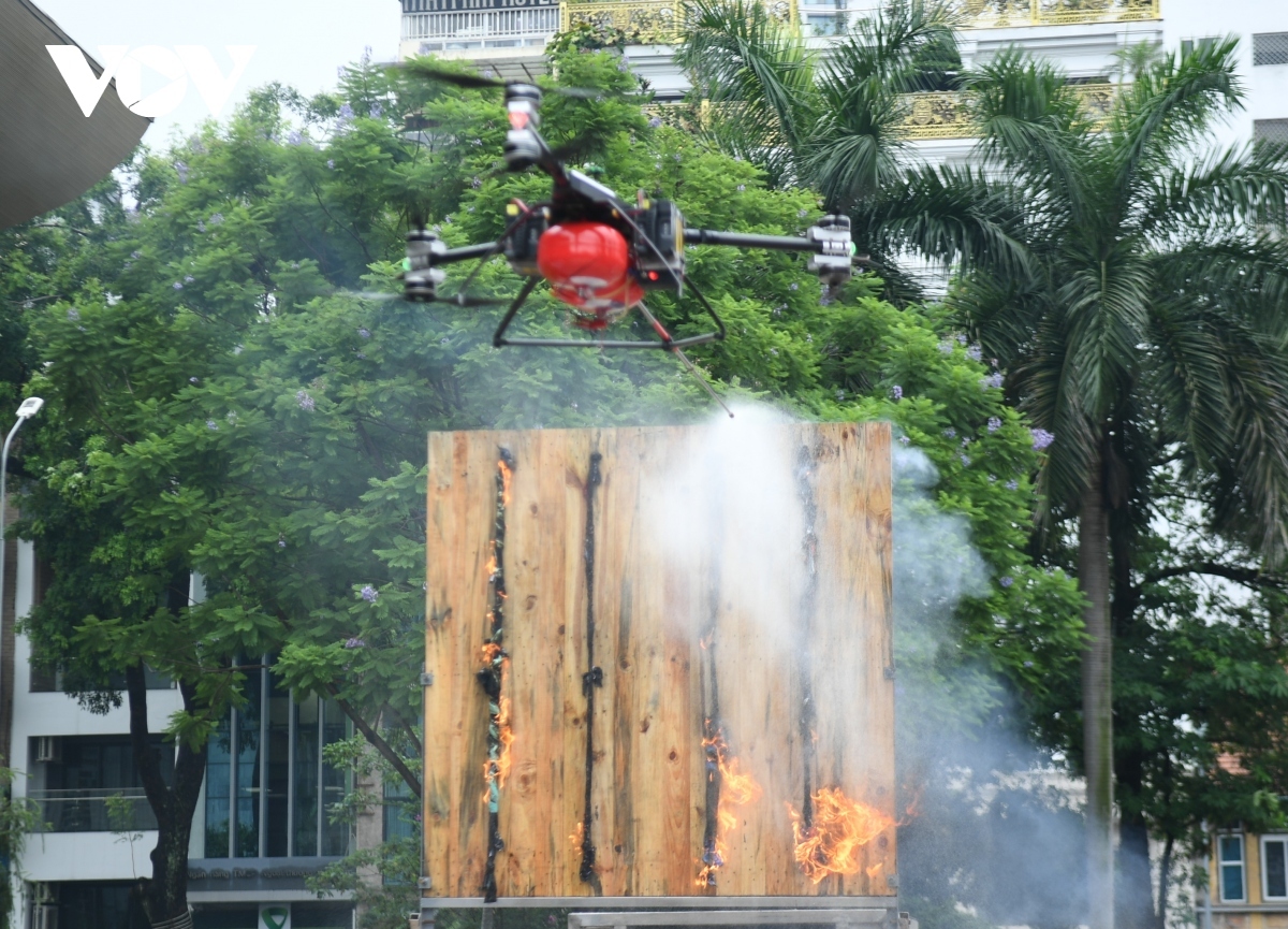 hanoi hosts int l expo on fire safety, rescue, and smart buildings picture 2
