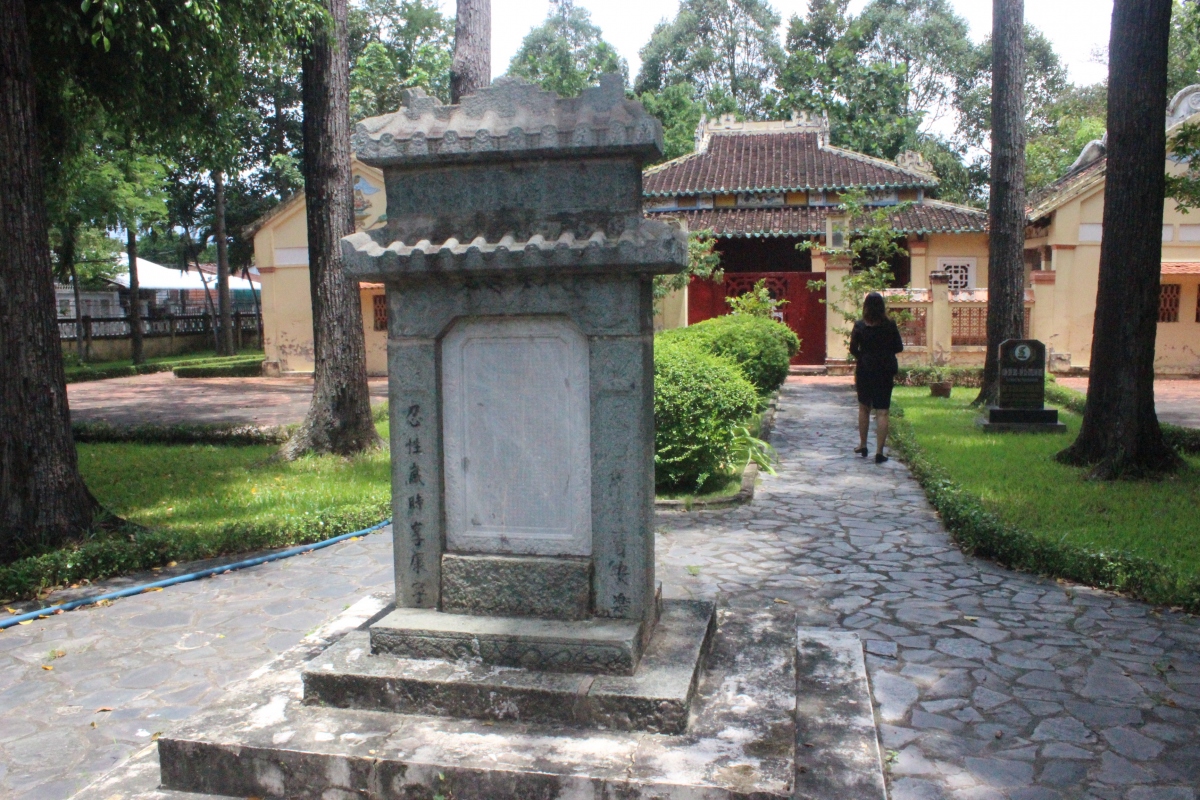 van thanh mieu vinh long - quoc tu giam cua vung dat phuong nam hinh anh 3