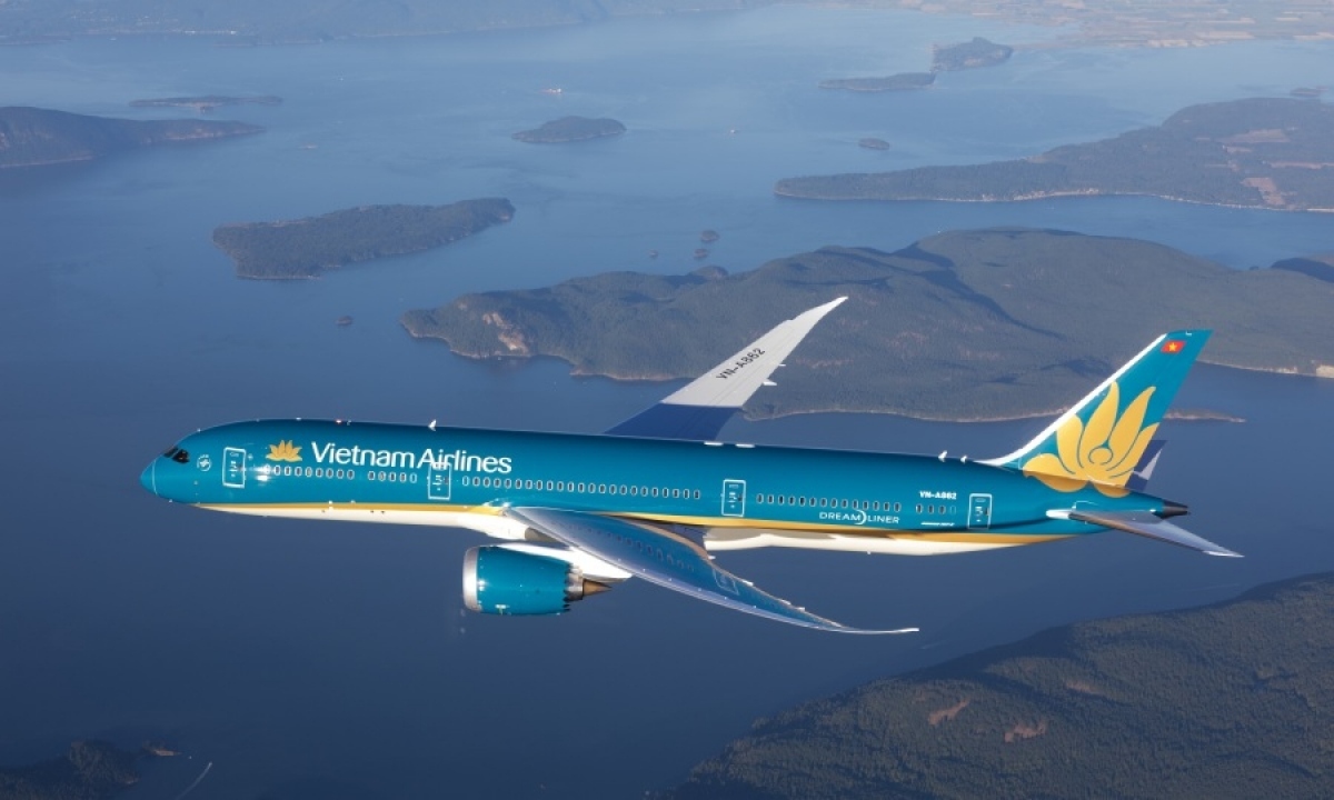 vietnam airlines adjusts operation plan due to impact of typhoon doksuri picture 1