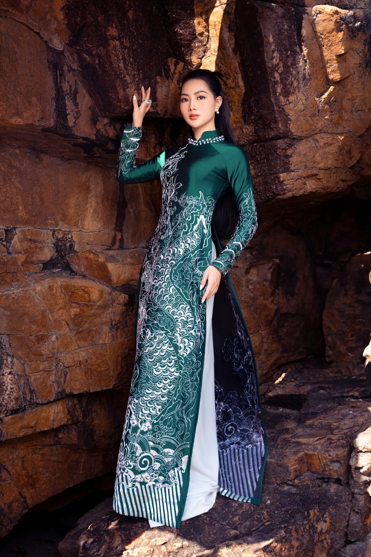 dan thi sinh miss world vietnam 2023 khoe sac trong bo anh ao dai hinh anh 2