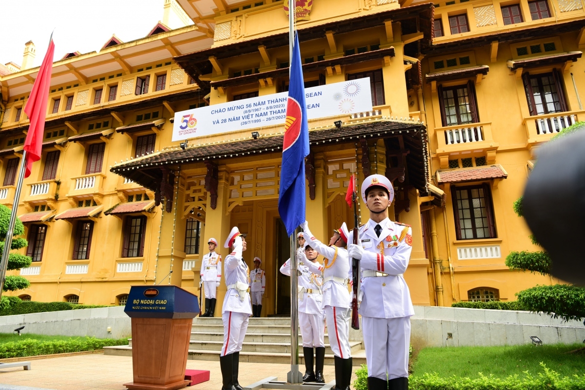 hanoi flag-hoisting ceremony marks asean s 56th founding anniversary picture 11