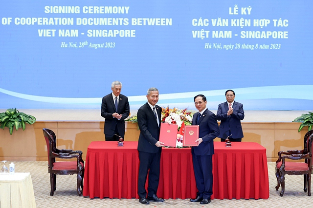 vietnam and singapore sign seven cooperation documents in hanoi picture 1 vietnam and singapore sign seven cooperation documents in hanoi picture 1