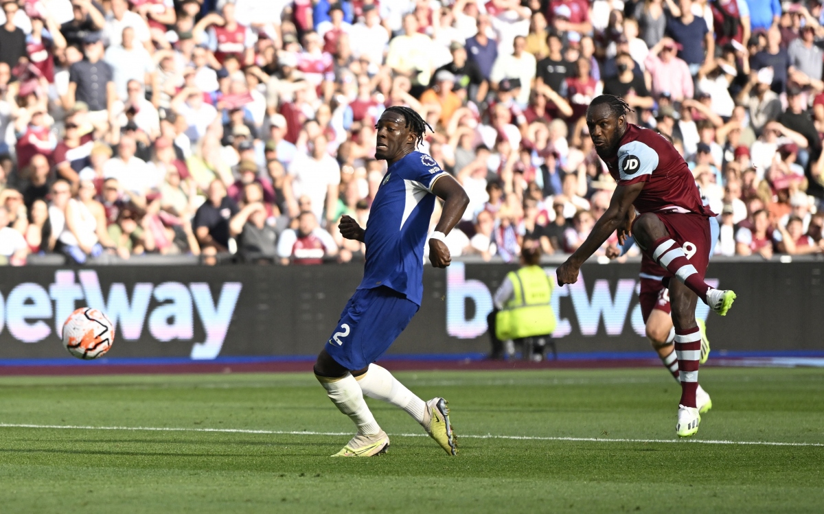 Enzo đá hỏng phạt đền, Caicedo ra mắt thảm họa, Chelsea thua 1-3 trước West Ham