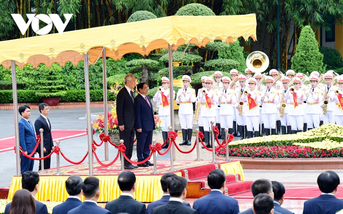 vietnamese pm chinh hosts welcoming ceremony for singaporean pm lee picture 3