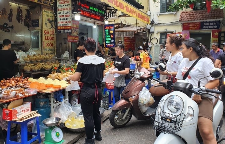 Du mon hang bat mat tai cho nha giau ha noi ngay ram thang bay hinh anh 3