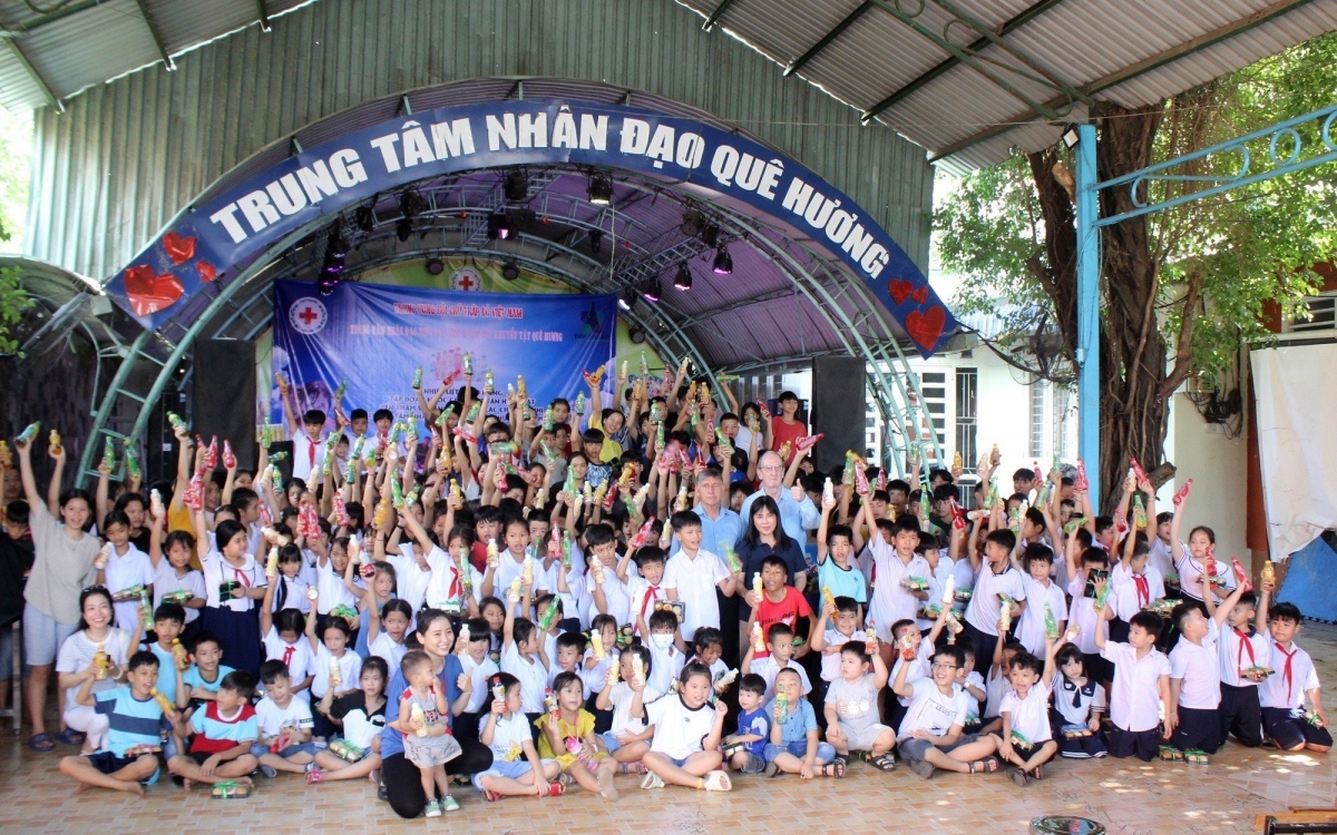 Tân Hiệp Phát thăm hỏi 3 Mái ấm tình thương tại Bình Dương