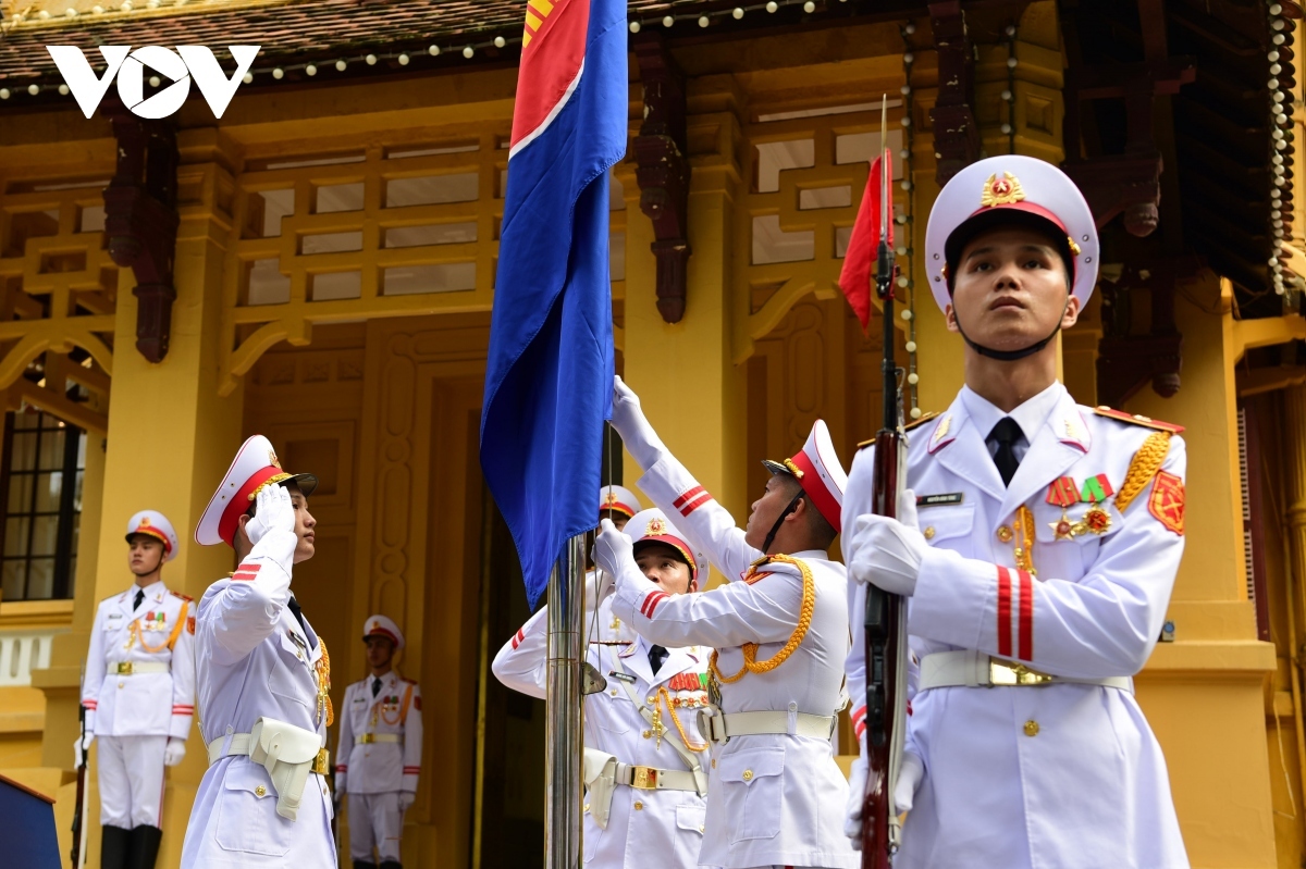 hanoi flag-hoisting ceremony marks asean s 56th founding anniversary picture 9