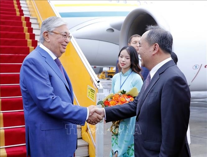 kazakh president kassym-jomart tokayev begins vietnam visit picture 1