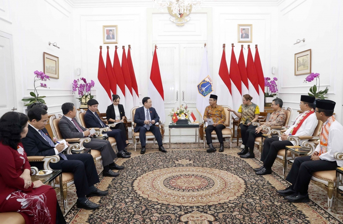 vietnamese national assembly chairman receives jakarta governor picture 1