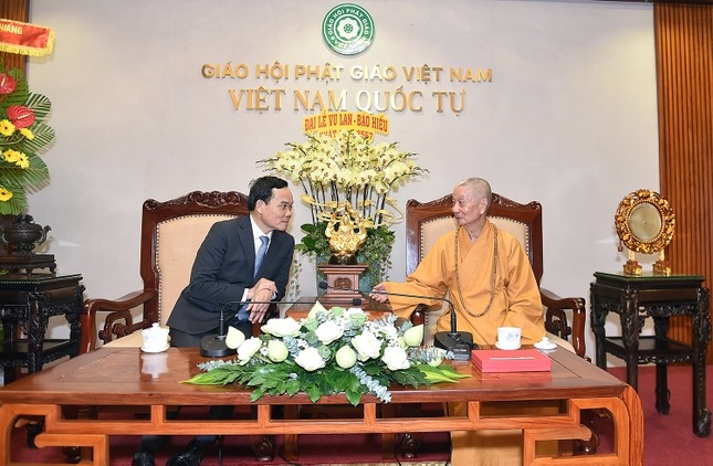 deputy pm congratulates buddhist dignitaries on vu lan festival picture 1