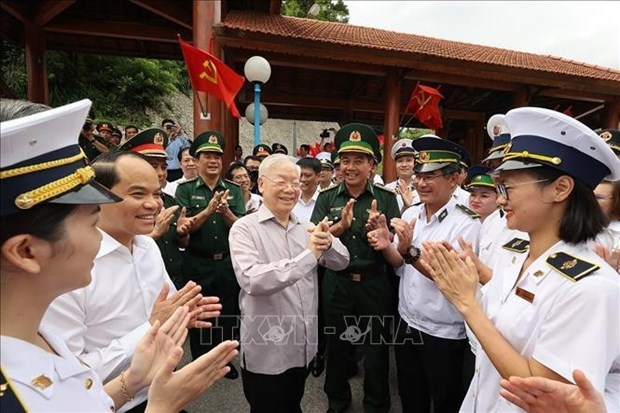 party chief visits huu nghi international border gate picture 1