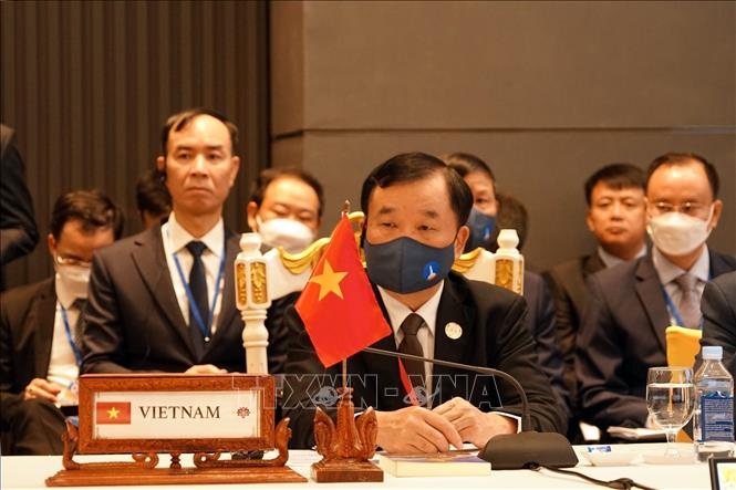 vietnam attends asean defense senior officials meeting in indonesia picture 1