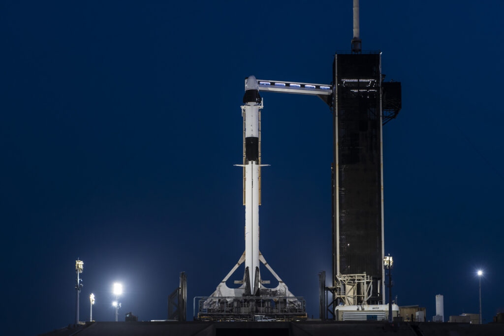 spacex dragon thuc hien su menh crew-7 ket noi voi iss hinh anh 1