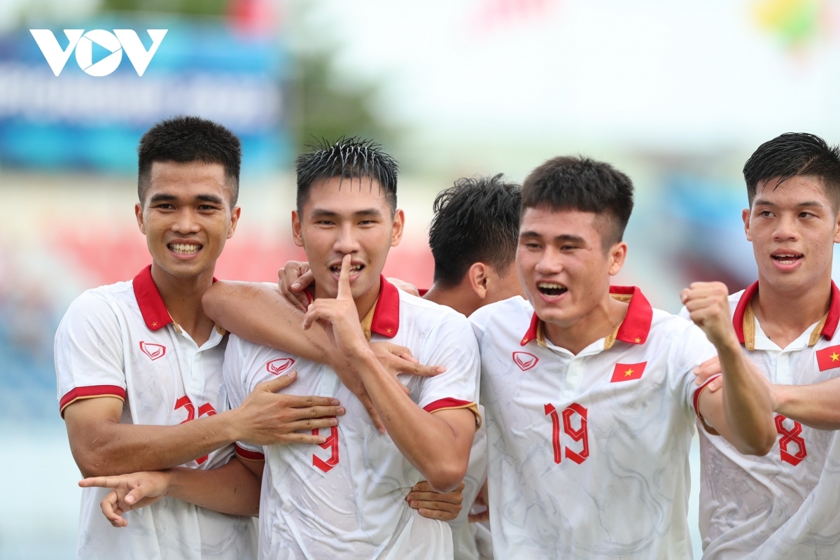 vietnam stun laos 4-1 in aff championship 2023 opener picture 1